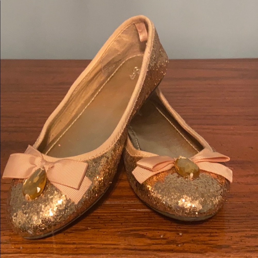 Gold glitter flats - befitting a princess! 👑
